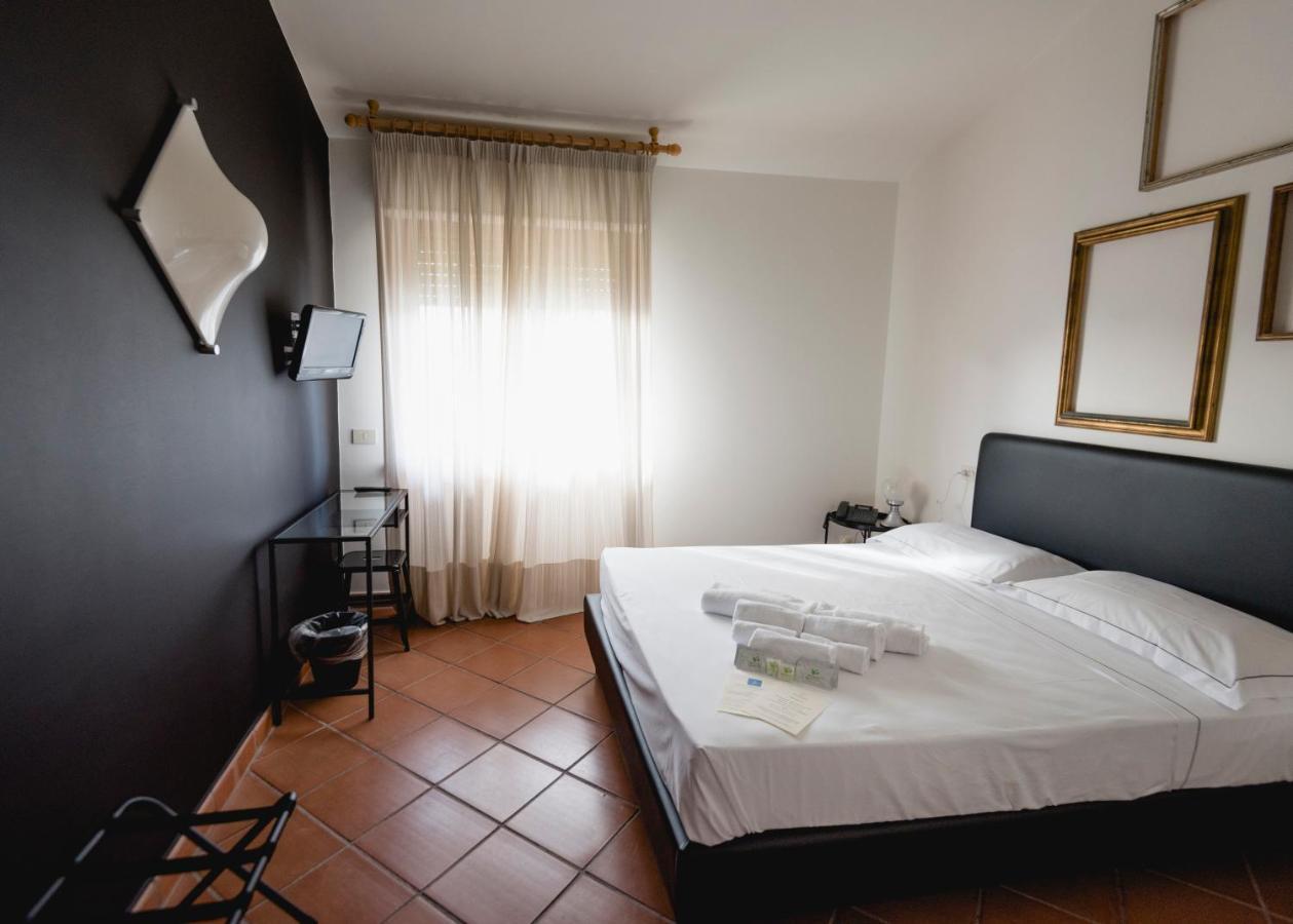 Mami Sabaudia Hotel Extérieur photo