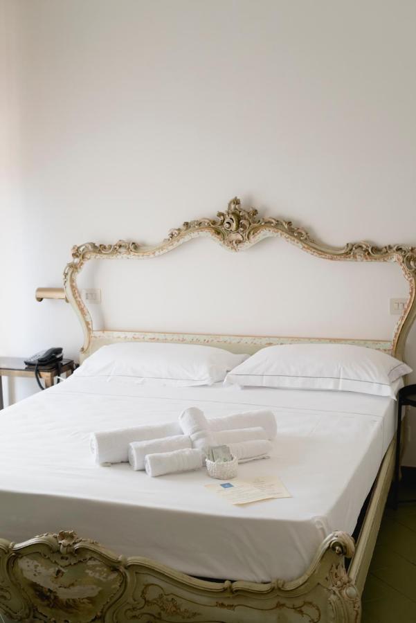 Mami Sabaudia Hotel Extérieur photo