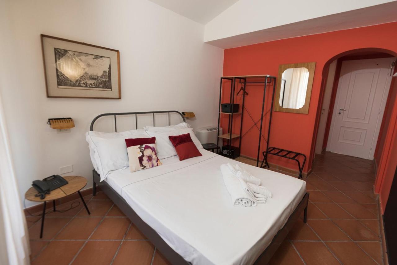 Mami Sabaudia Hotel Extérieur photo