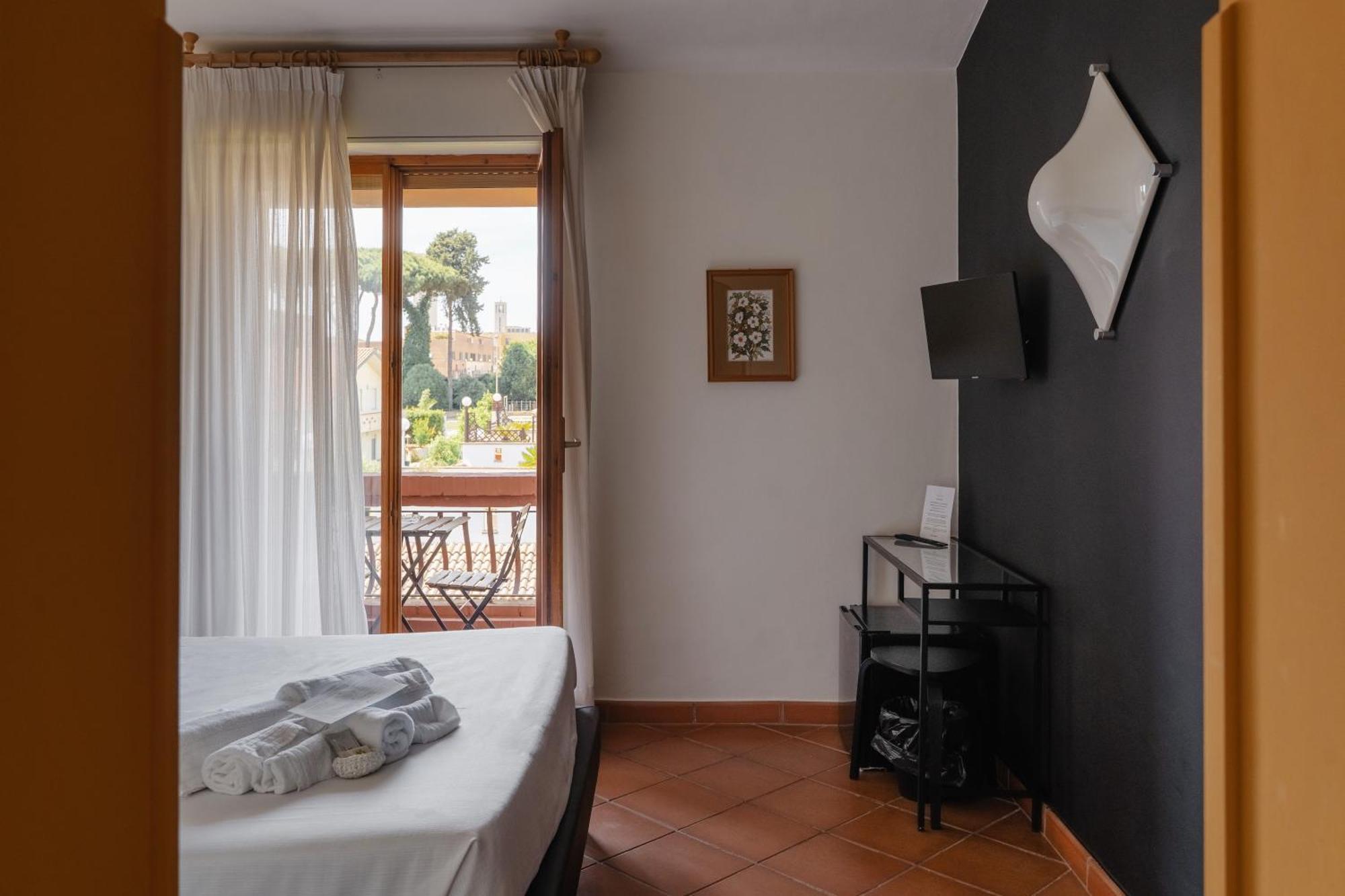 Mami Sabaudia Hotel Extérieur photo